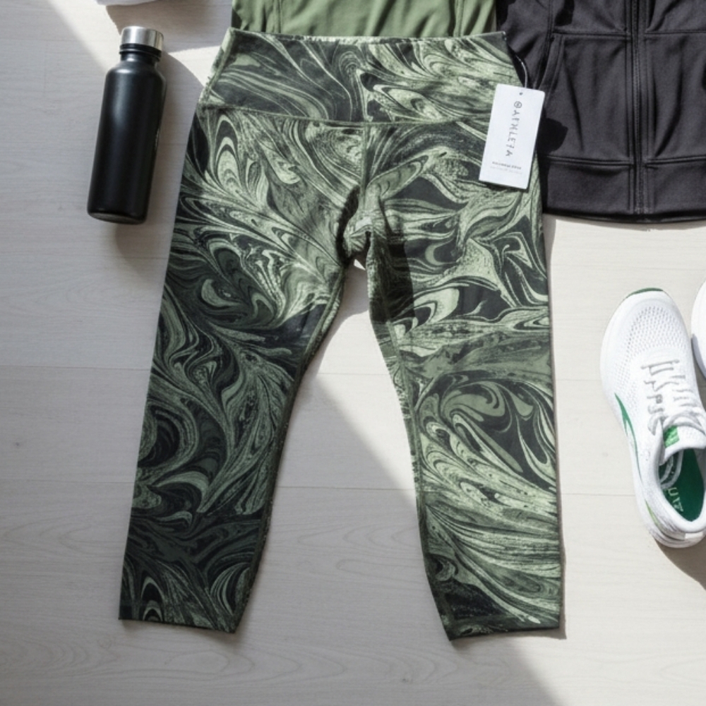 EUC/NWOT Athleta Green Marble Capri Leggings - Picture 3 of 4
